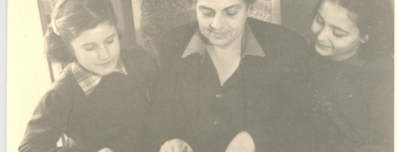 Σχολή Χατζήβεη - Ημέρα Mνήμης για την Iδρύτρια της Σχολής Χατζήβεη - 17/2/2012 Σχολή Χατζήβεη - Ημέρα Mνήμης για την Iδρύτρια της Σχολής Χατζήβεη - 17/2/2012