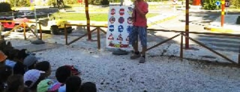 Σχολή Χατζήβεη - Επίσκεψη της Β’ τάξης σε Πάρκο Κυκλοφοριακής Αγωγής - 11/10/2012 Σχολή Χατζήβεη - Επίσκεψη της Β’ τάξης σε Πάρκο Κυκλοφοριακής Αγωγής - 11/10/2012