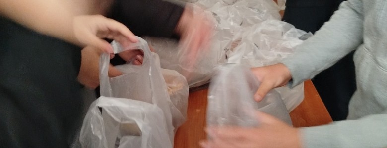 Σχολή Χατζήβεη - «Γεύματα Αγάπης» από τη Γ'Γυμνασίου - 22/12/2025 Σχολή Χατζήβεη - «Γεύματα Αγάπης» από τη Γ'Γυμνασίου - 22/12/2025