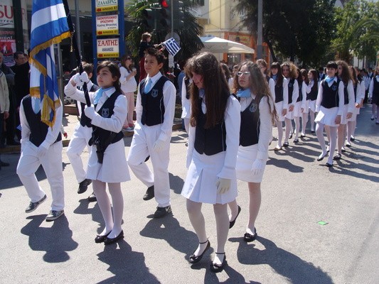 Σχολή Χατζήβεη - Παρέλαση 25ης Μαρτίου - 4/4/2012 Σχολή Χατζήβεη - Παρέλαση 25ης Μαρτίου - 4/4/2012