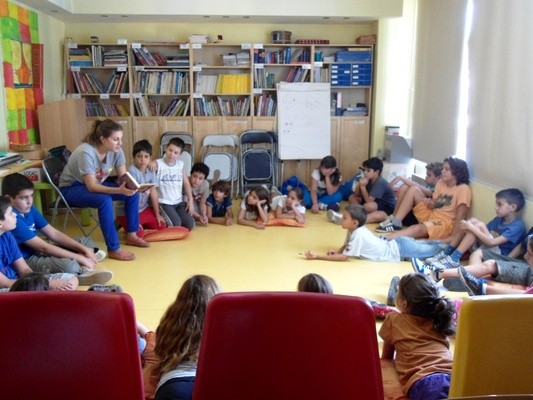 Σχολή Χατζήβεη - Ανακαλύπτοντας τα «Ταξίδια του Γκιούλιβερ» - 3/10/2012 Σχολή Χατζήβεη - Ανακαλύπτοντας τα «Ταξίδια του Γκιούλιβερ» - 3/10/2012