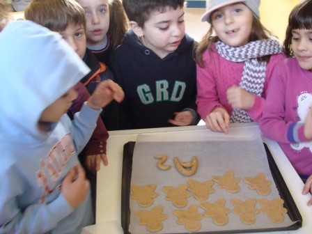 Σχολή Χατζήβεη - Φτιάχνουμε GingerBread! - 18/1/2013 Σχολή Χατζήβεη - Φτιάχνουμε GingerBread! - 18/1/2013