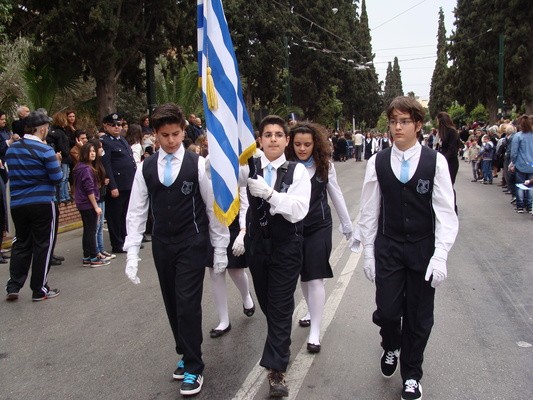 Σχολή Χατζήβεη - Παρέλαση 25ης Μαρτίου - 8/4/2013 Σχολή Χατζήβεη - Παρέλαση 25ης Μαρτίου - 8/4/2013