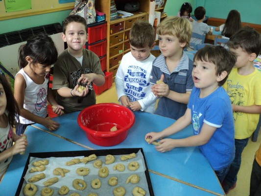 Σχολή Χατζήβεη - Φτιάχνουμε μουστοκούλουρα! - 4/10/2013 Σχολή Χατζήβεη - Φτιάχνουμε μουστοκούλουρα! - 4/10/2013