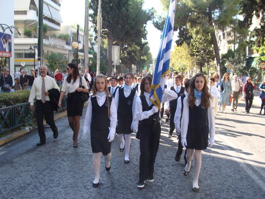 Σχολή Χατζήβεη - Παρέλαση 28ης Οκτωβρίου - 30/10/2013 Σχολή Χατζήβεη - Παρέλαση 28ης Οκτωβρίου - 30/10/2013