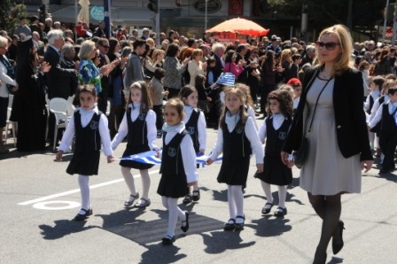 Σχολή Χατζήβεη - Παρέλαση Νηπιαγωγείου - 31/3/2014 Σχολή Χατζήβεη - Παρέλαση Νηπιαγωγείου - 31/3/2014