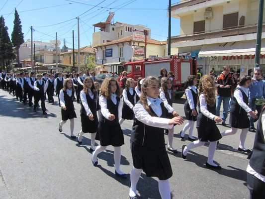 Σχολή Χατζήβεη - Παρέλαση 25ης Μαρτίου - 2/4/2014 Σχολή Χατζήβεη - Παρέλαση 25ης Μαρτίου - 2/4/2014