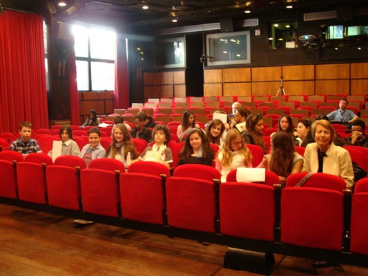 Σχολή Χατζήβεη - Όταν δίνεις...η καρδιά γεμίζει! - 16/4/2014 Σχολή Χατζήβεη - Όταν δίνεις...η καρδιά γεμίζει! - 16/4/2014