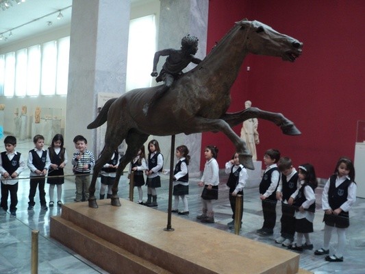 Σχολή Χατζήβεη - Επίσκεψη στο Αρχαιολογικό Μουσείο - 26/1/2016 Σχολή Χατζήβεη - Επίσκεψη στο Αρχαιολογικό Μουσείο - 26/1/2016