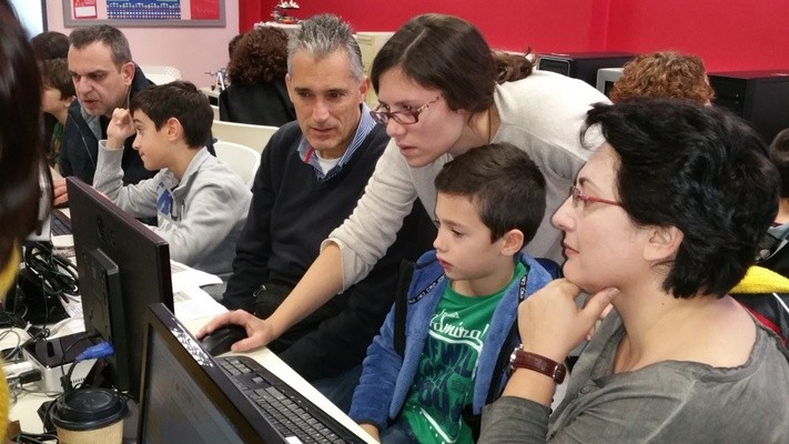 Σχολή Χατζήβεη - Hour Of Code στο Σχολείο! - 3/2/2016 Σχολή Χατζήβεη - Hour Of Code στο Σχολείο! - 3/2/2016