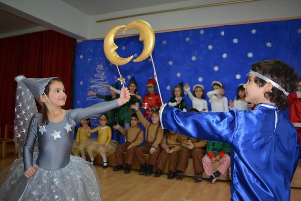 Σχολή Χατζήβεη - Χριστουγεννιάτικη Γιορτή! - 4/1/2017 Σχολή Χατζήβεη - Χριστουγεννιάτικη Γιορτή! - 4/1/2017