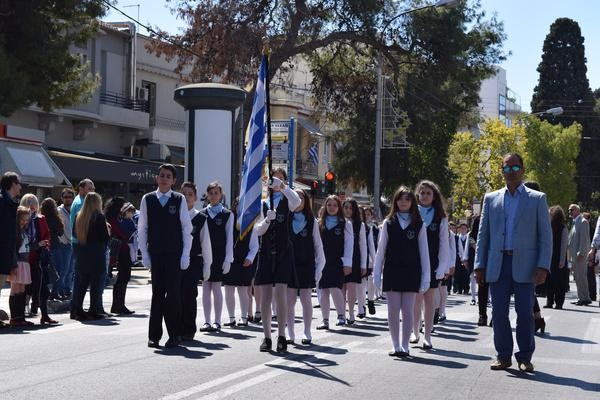 Σχολή Χατζήβεη - Υποδειγματική Εμφάνιση στην Παρελαση! - 30/3/2017 Σχολή Χατζήβεη - Υποδειγματική Εμφάνιση στην Παρελαση! - 30/3/2017