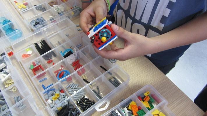 Σχολή Χατζήβεη - Φτιάχνοντας LEGO fidget spinners και cubes! - 29/6/2017 Σχολή Χατζήβεη - Φτιάχνοντας LEGO fidget spinners και cubes! - 29/6/2017