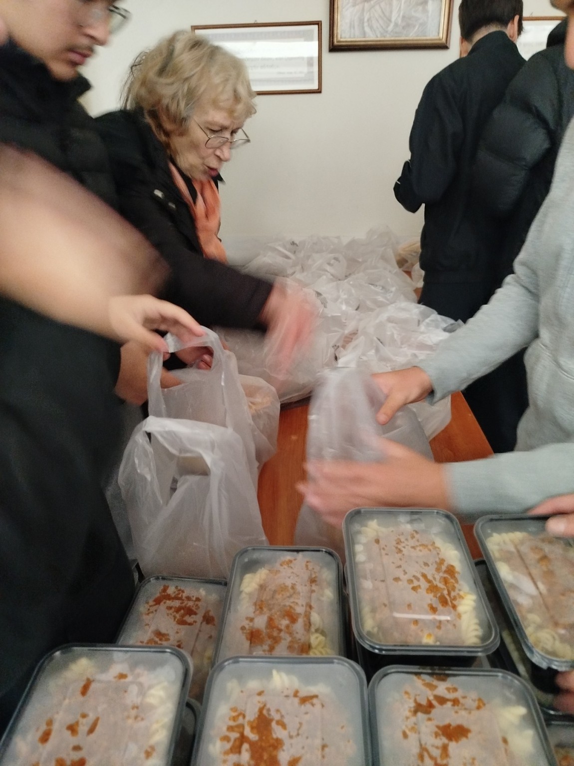 Σχολή Χατζήβεη -  «Γεύματα Αγάπης» από τη Γ' Γυμνασίου - 22/12/2025