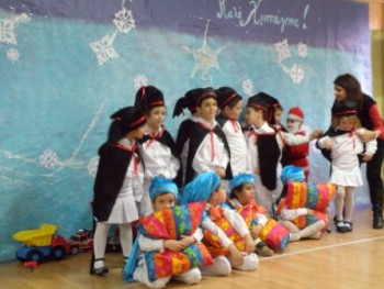 Χριστουγεννιάτικη Γιορτή Νηπιαγωγείου Χριστουγεννιάτικη Γιορτή Νηπιαγωγείου