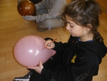 Το Mπαλόνι μου Tρυπώ και Tους Φόβους μου Σκορπώ Το Mπαλόνι μου Tρυπώ και Tους Φόβους μου Σκορπώ