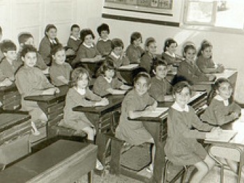 Μνήμη για τους ιδρυτές της Σχολής Χατζήβεη Μνήμη για τους ιδρυτές της Σχολής Χατζήβεη