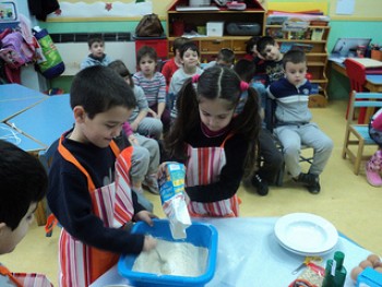Φτιάξαμε Αμυγδαλόπιτα! Φτιάξαμε Αμυγδαλόπιτα!