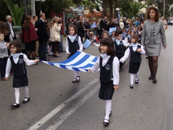 Τα Νηπιαγωγάκια βιώνουν την 25η Μαρτίου
