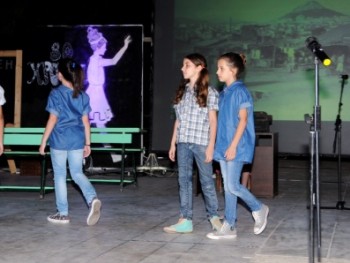 80 χρόνια Σχολή Χατζήβεη: Η ιστορία μέσα από ένα ημερολόγιο 80 χρόνια Σχολή Χατζήβεη: Η ιστορία μέσα από ένα ημερολόγιο