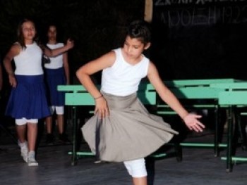 80 χρόνια Σχολή Χατζήβεη: Η ιστορία μέσα από ένα ημερολόγιο 80 χρόνια Σχολή Χατζήβεη: Η ιστορία μέσα από ένα ημερολόγιο