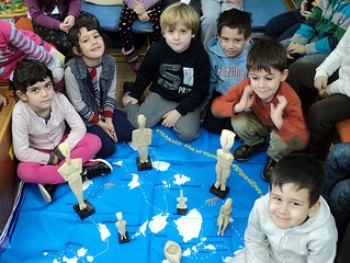 Τα Κυκλαδικά Ειδώλια Επισκέφτηκαν το Σχολείο Τα Κυκλαδικά Ειδώλια Επισκέφτηκαν το Σχολείο