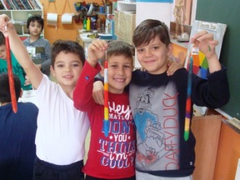 Χρωματίζοντας Πασχαλινές Λαμπάδες! Χρωματίζοντας Πασχαλινές Λαμπάδες!