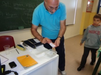 Γνωρίσαμε έναν Συλλέκτη Γραμματοσήμων! Γνωρίσαμε έναν Συλλέκτη Γραμματοσήμων!