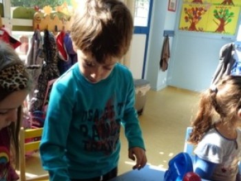 Με το χάραγμα γοργοί ξεκινούν οι γεωργοί... Με το χάραγμα γοργοί ξεκινούν οι γεωργοί...