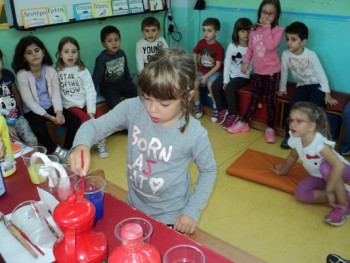 Πειραματίζομαι με τα χρώματα! Πειραματίζομαι με τα χρώματα!