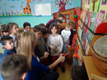 Εγκαινιάσαμε τη Βιβλιοθήκη μας! Εγκαινιάσαμε τη Βιβλιοθήκη μας!