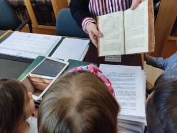 Σχολή Χατζήβεη - Επίσκεψη στη Βιβλιοθήκη του Δήμου - 19/5/2025