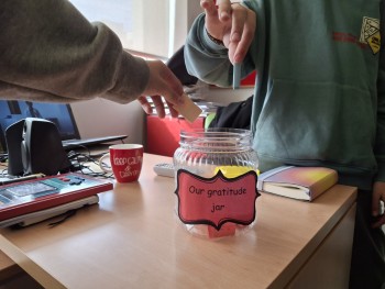 Σχολή Χατζήβεη - Ημέρα Ευχαριστιών - 1/12/2025 Σχολή Χατζήβεη - Ημέρα Ευχαριστιών - 1/12/2025