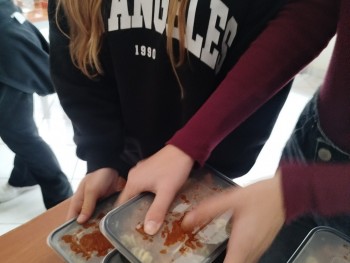 Σχολή Χατζήβεη - «Γεύματα Αγάπης» από τη Γ'Γυμνασίου - 22/12/2025 Σχολή Χατζήβεη - «Γεύματα Αγάπης» από τη Γ'Γυμνασίου - 22/12/2025