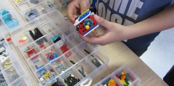 Σχολή Χατζήβεη - Φτιάχνοντας LEGO fidget spinners και cubes! - 29/6/2017