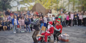 Σχολή Χατζήβεη - Γιορτινά Δρώμενα πριν τις Διακοπές - 24/12/2025 Σχολή Χατζήβεη - Γιορτινά Δρώμενα πριν τις Διακοπές - 24/12/2025