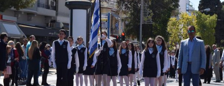 Σχολή Χατζήβεη - Υποδειγματική Εμφάνιση στην Παρελαση! - 30/3/2017