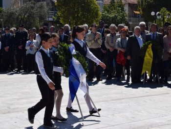 Υποδειγματική Εμφάνιση στην Παρελαση!