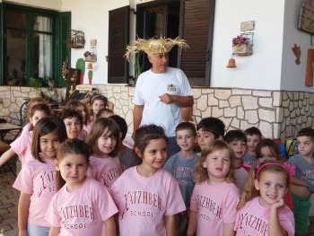 Σχολή Χατζήβεη - Τρυγήσαμε Σταφύλια και Φτιάξαμε Μουστοκούλουρα! - 22/9/2017