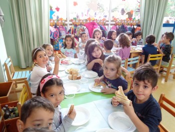 Σχολή Χατζήβεη - Υγιεινό πρωινό στην τάξη!!! - 19/10/2017