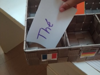 Σχολή Χατζήβεη - Παιχνίδι με κάρτες για την Ευρωπαϊκή Ημέρα Γλωσσών! - 26/9/2019