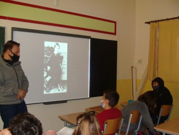 Σχολή Χατζήβεη - Γνωριμία με τον Άλμπερτ Αϊνστάιν! - 22/3/2022