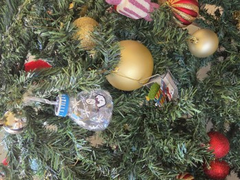 Σχολή Χατζήβεη - Στολίδια με Ανακυκλώσιμα Υλικά! - 22/12/2025